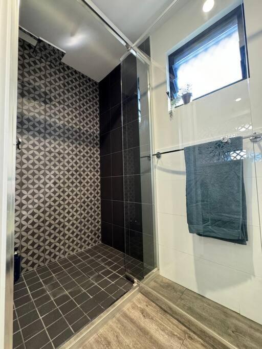 Central Contemporary 1br Studio Brisbane