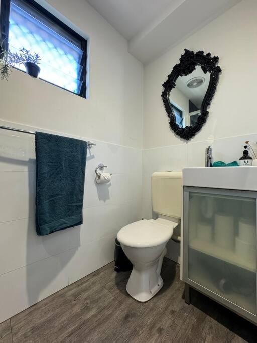 Central Contemporary 1br Studio