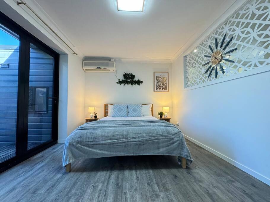 Central Contemporary 1br Studio Holiday home