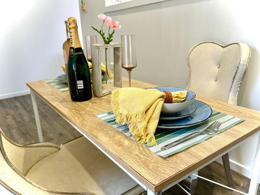 Central Contemporary 1br Studio Holiday home