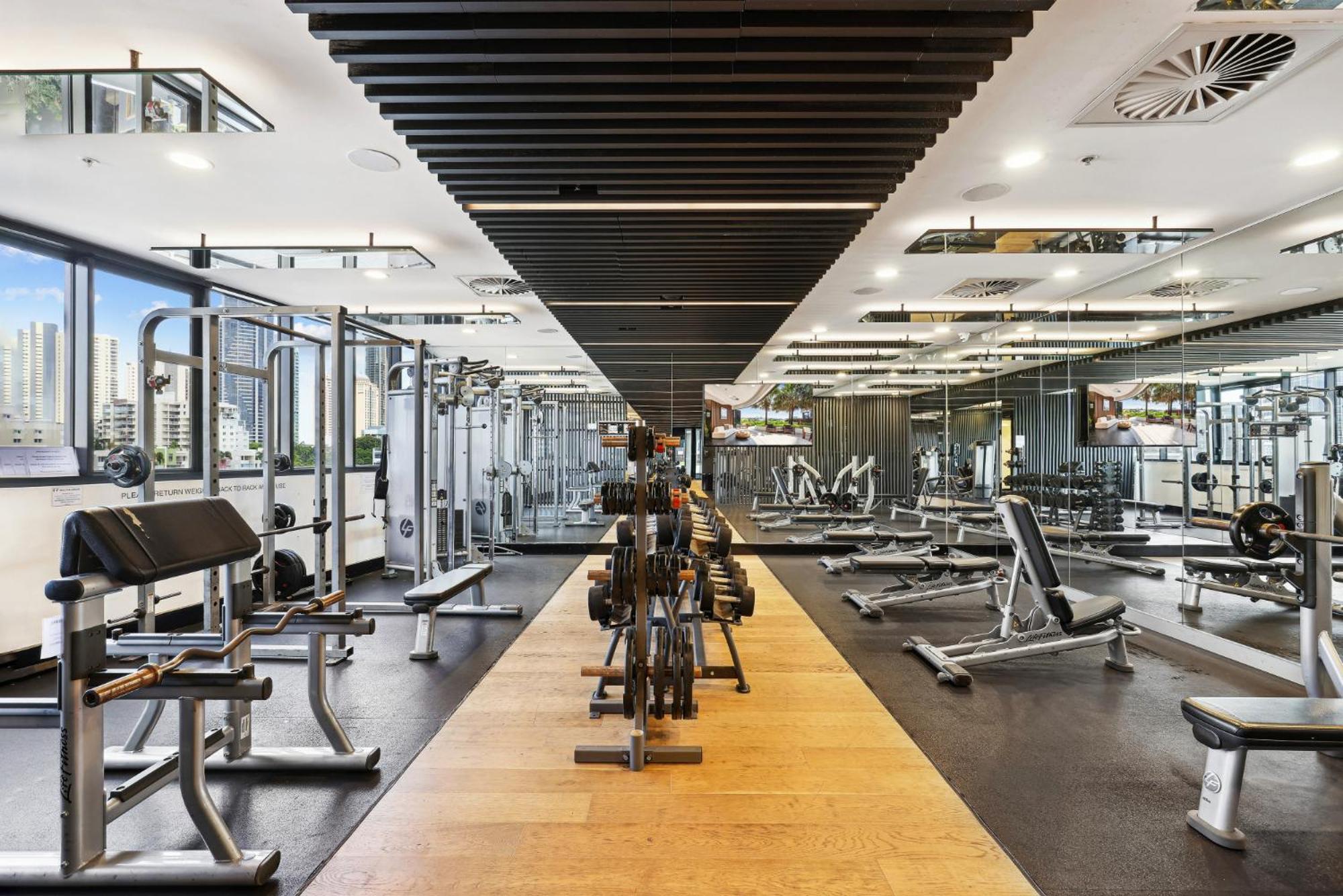 Sophisticated 2-bed With Pool & Gym
