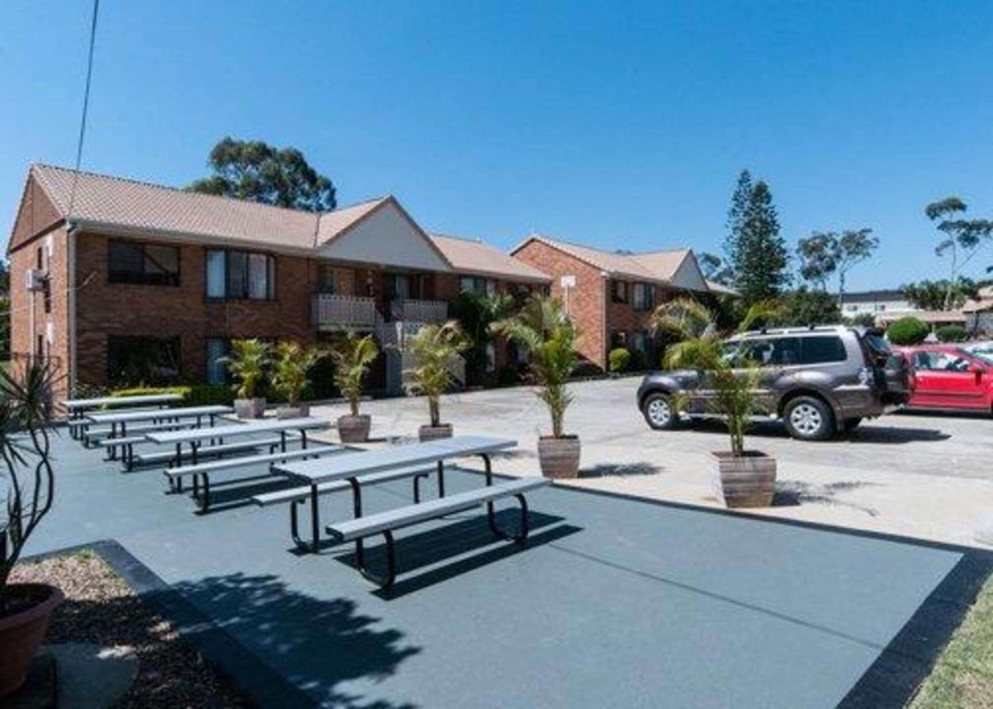 Quality Robertson Gardens 4*