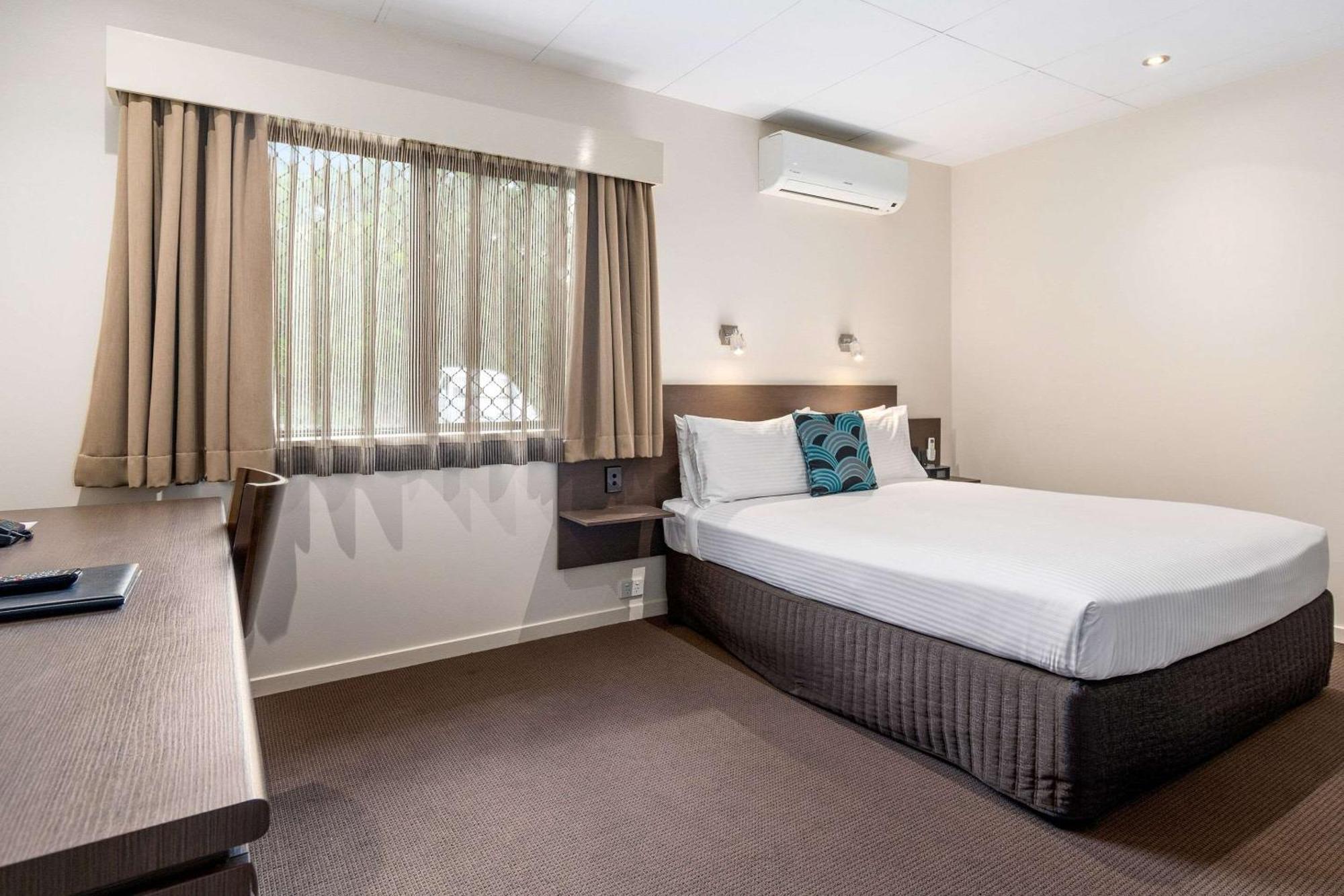 Quality Robertson Gardens 4*