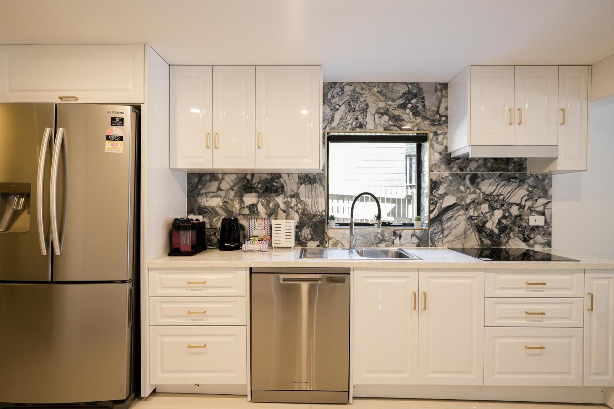 Contemporary 2-bedroom With Movie Apartment