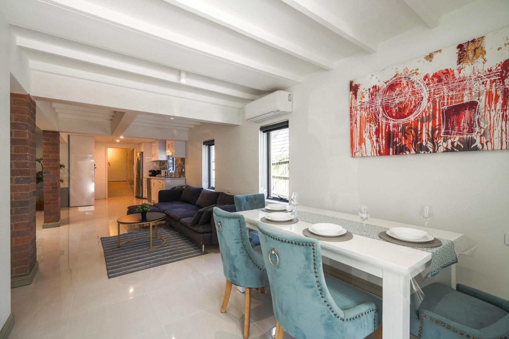 Apartment Contemporary 2-bedroom With Movie