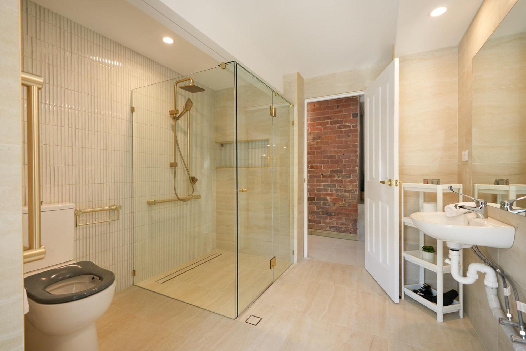 Contemporary 2-bedroom With Movie * Brisbane