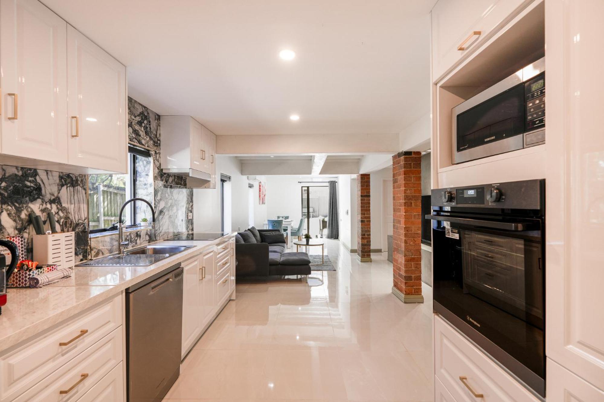 Apartment Contemporary 2-bedroom With Movie *