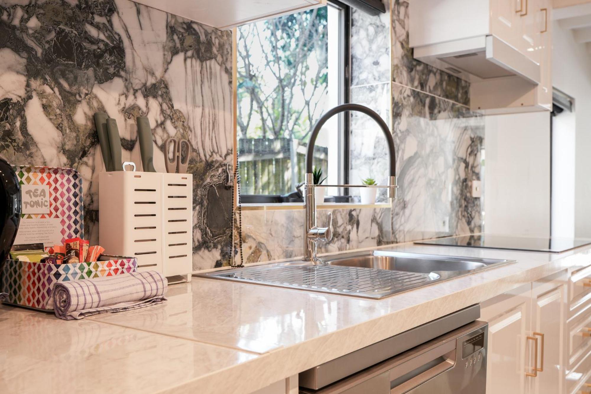 Contemporary 2-bedroom With Movie Apartment Brisbane