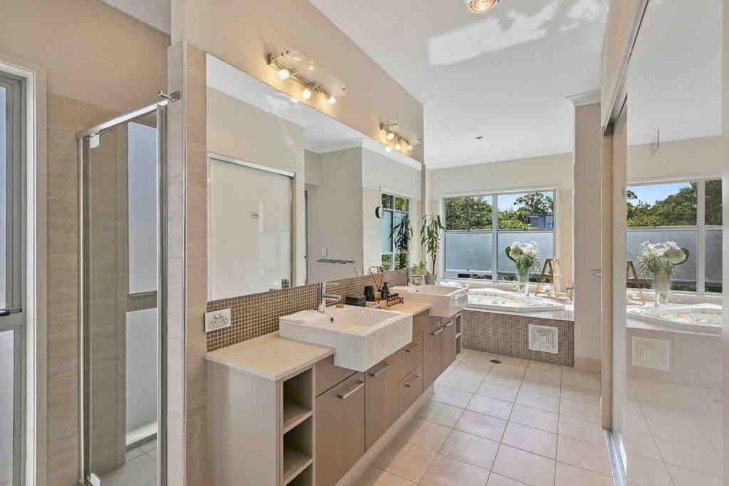 Balmoral House Retreat Pool & Spa Holiday home *