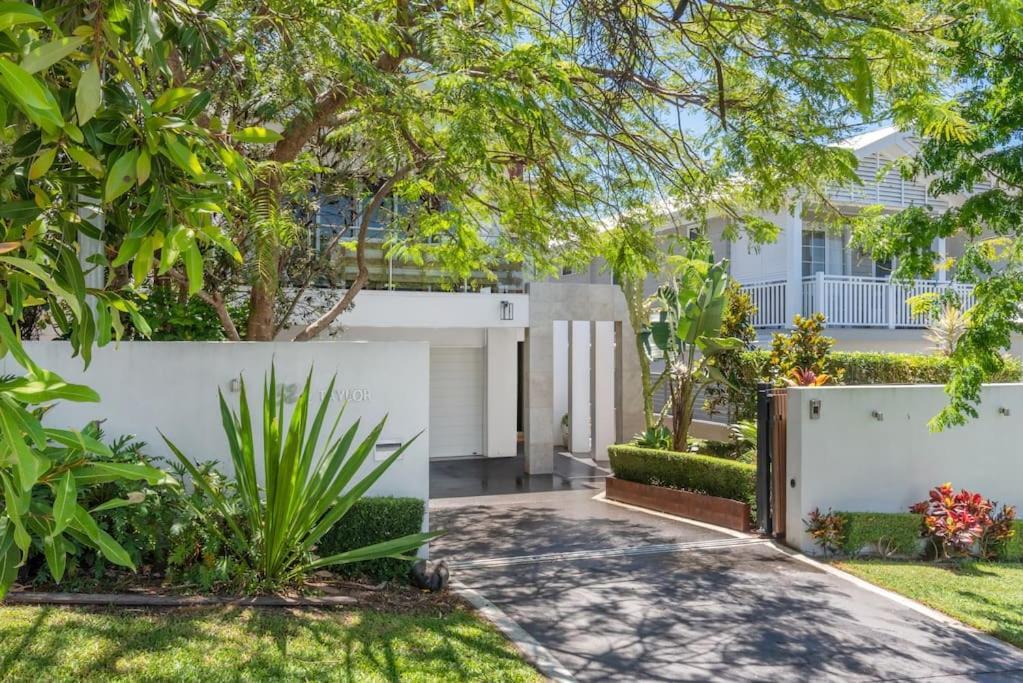 Balmoral House Retreat Pool & Spa Holiday home *