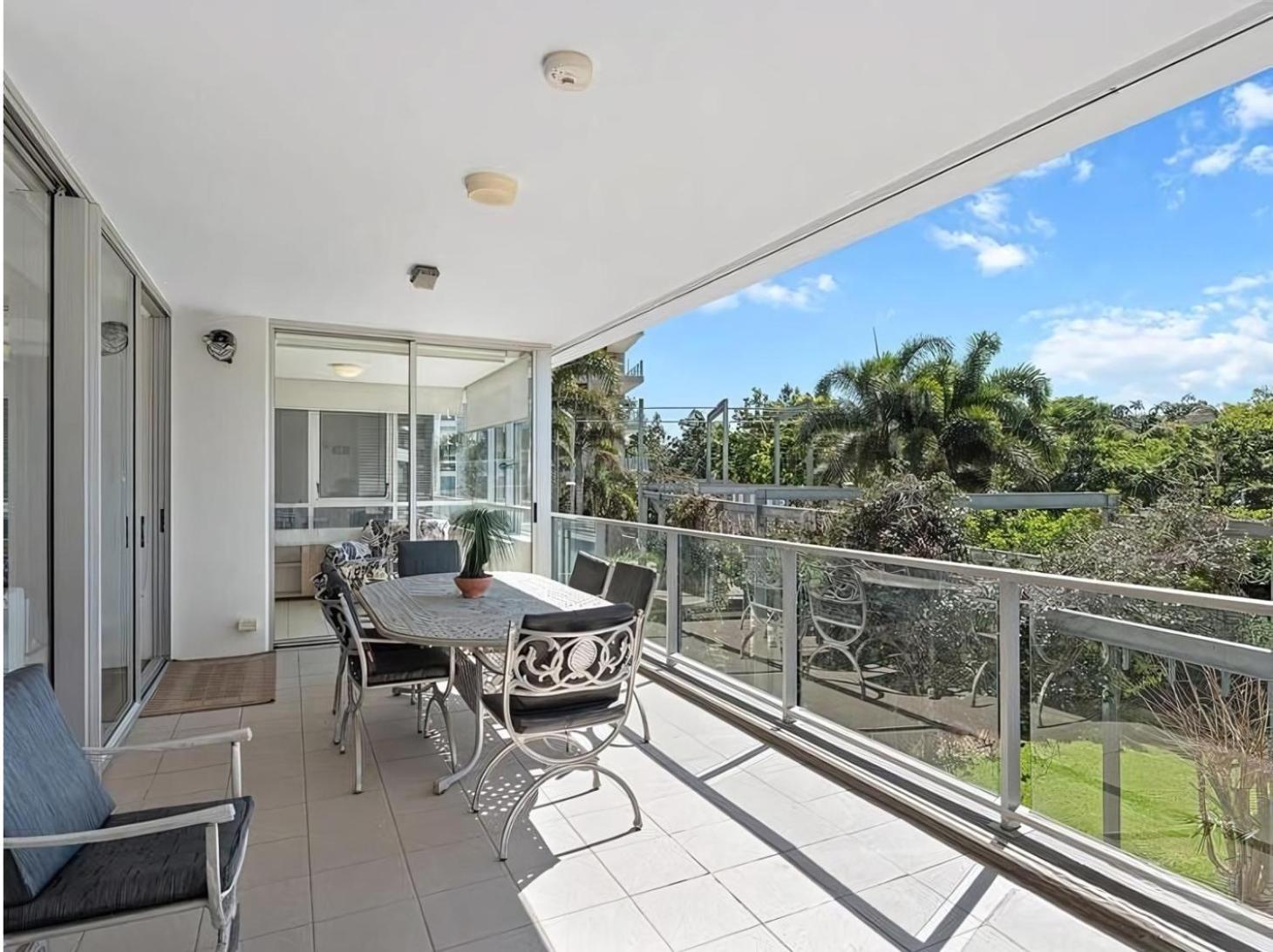 Parkland City Apartment *