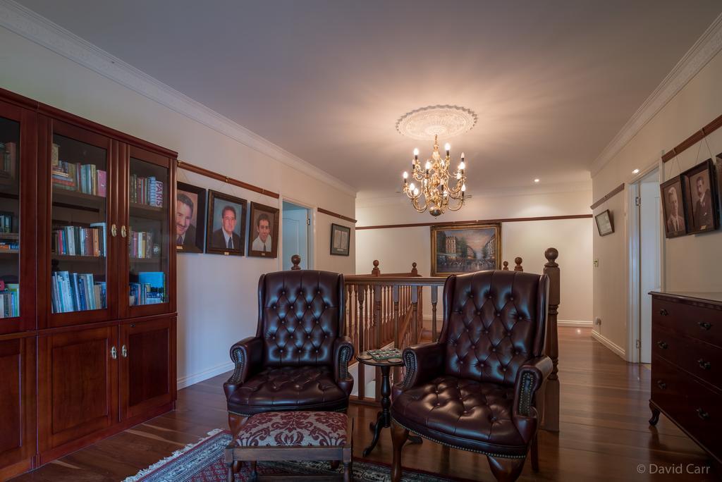 Grove Manor 4*