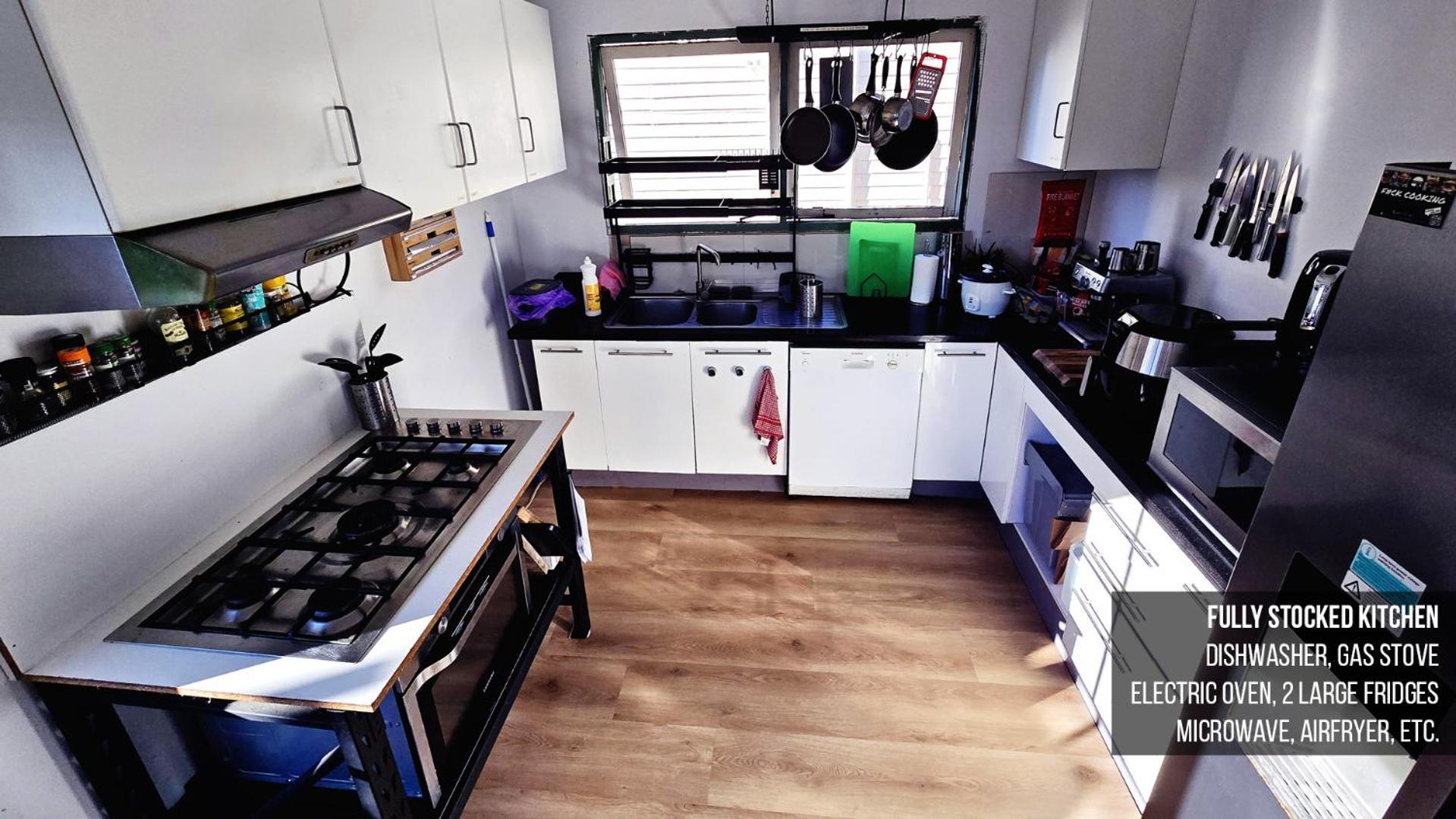 Hot Tub, Ice Bath, Gym, Sauna, Pool Table Coorparoo Haven Homestay Brisbane