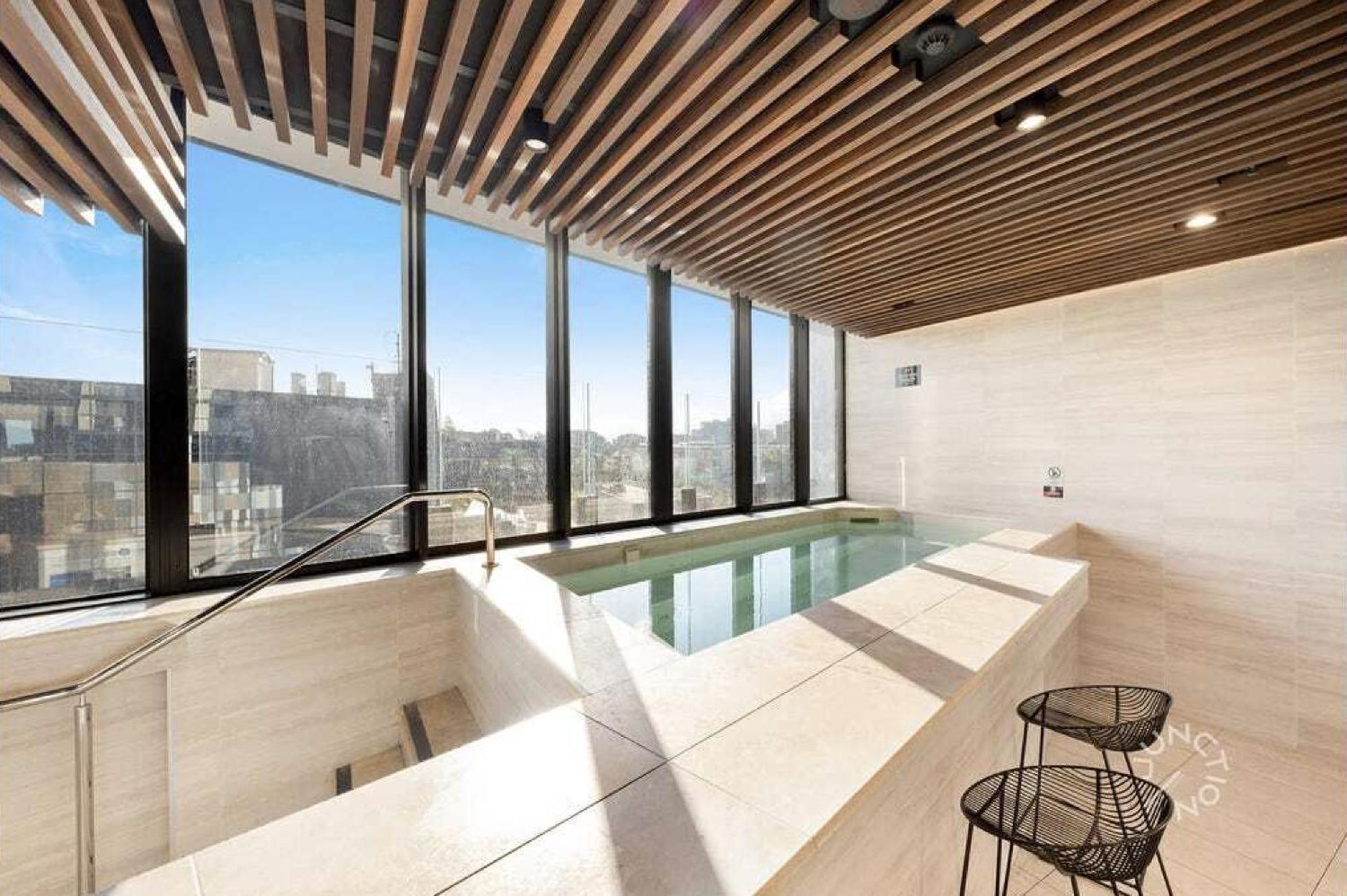 Stylish 1br With Mountain Views Brisbane