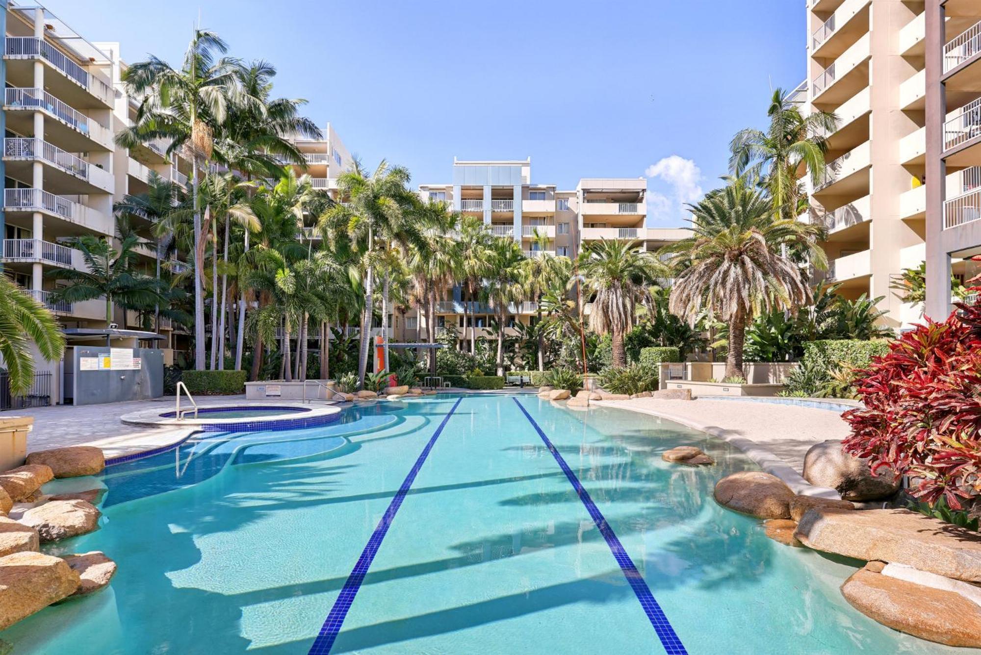 Apartment Bright 1-bed With Great Views & Amenities
