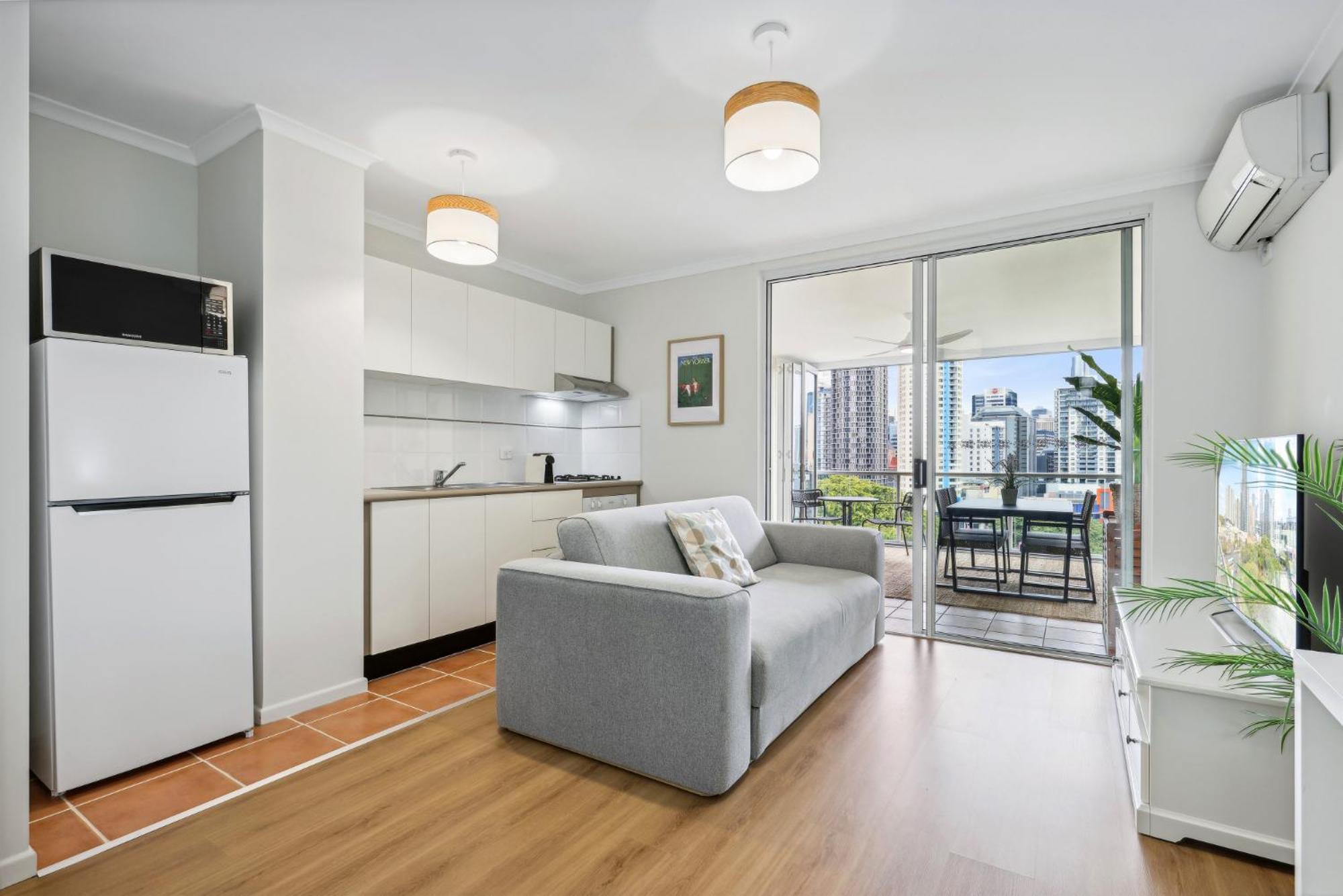 Apartment Bright 1-bed With Great Views & Amenities *