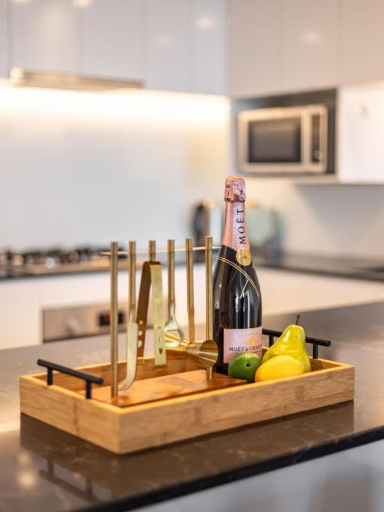 Valley Centre Boutique 1br Pool N Carpark Apartment