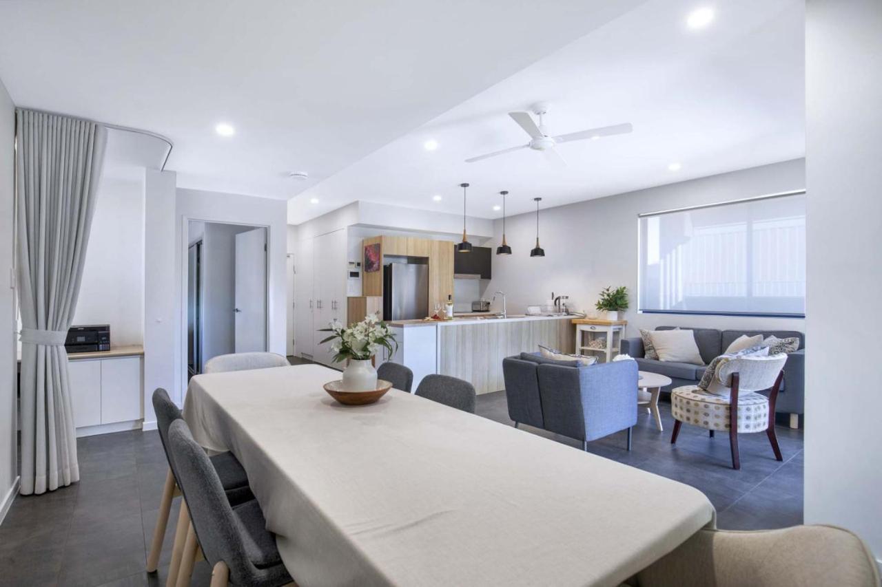 Contemporary Apt, Premium Local, Wifi, Wine, Cafes *