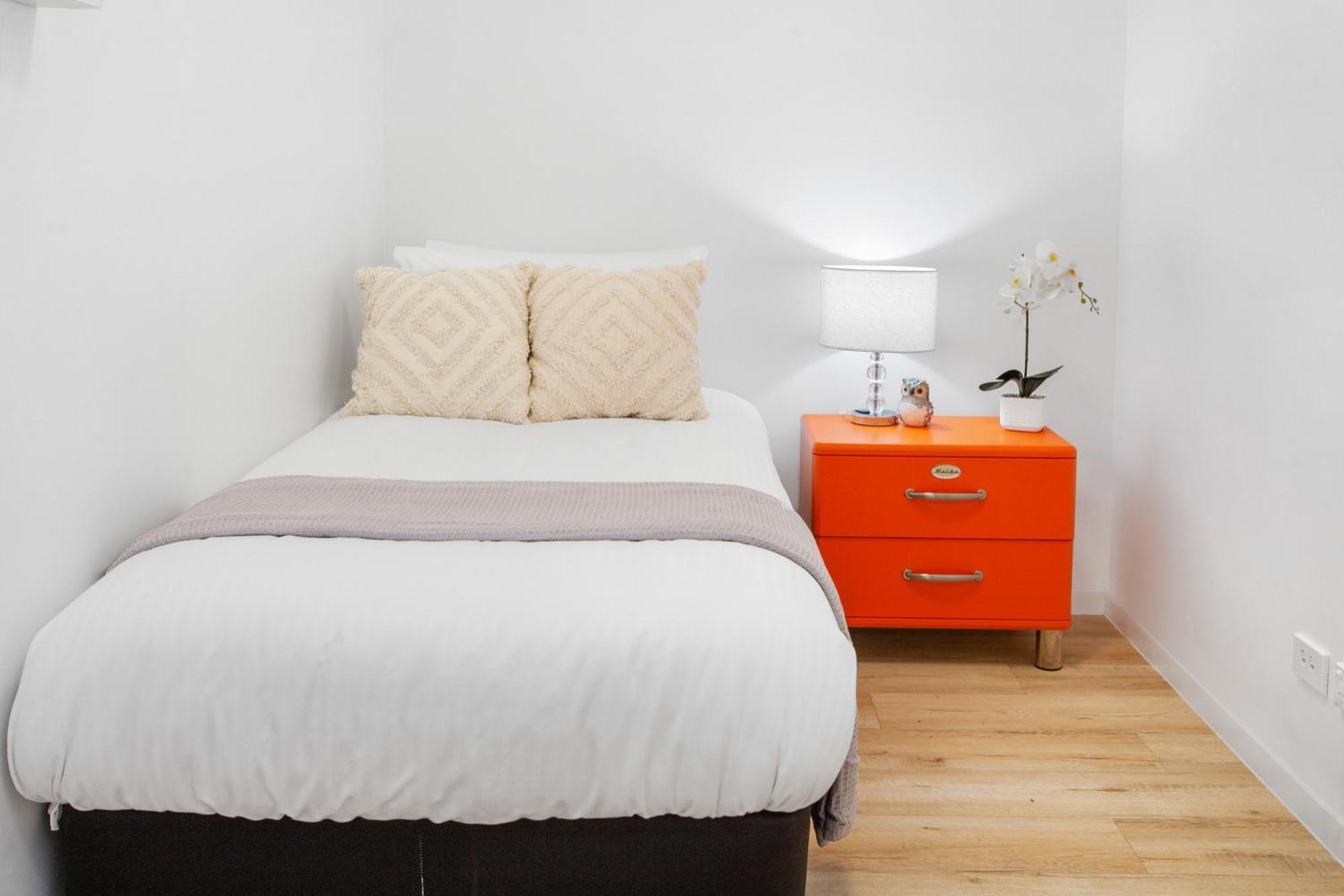 Spacious 2-bed Unit With Balcony Next To The Gabba *