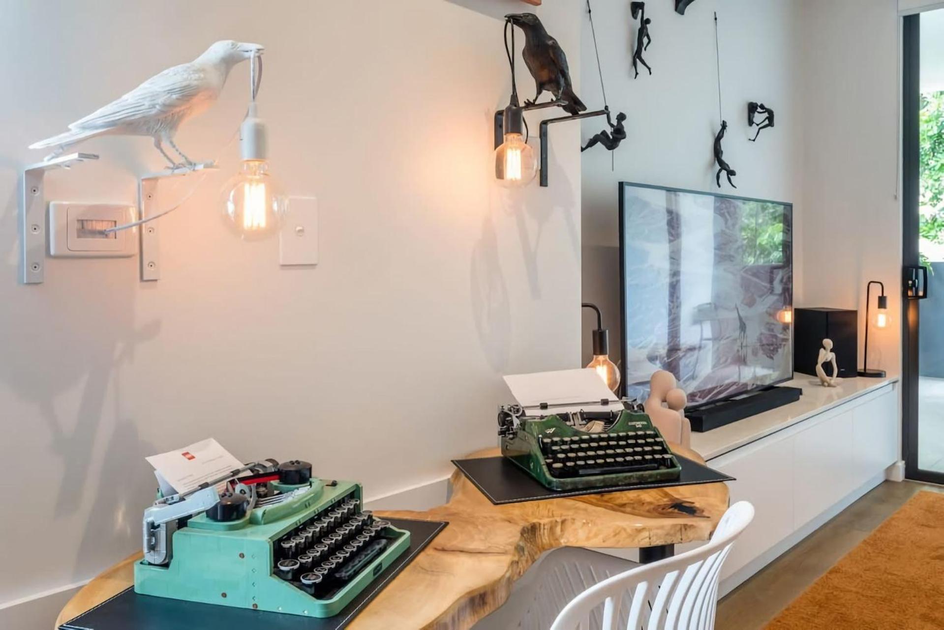 Stylish Urban Escape Modern 3br With Ac Parking