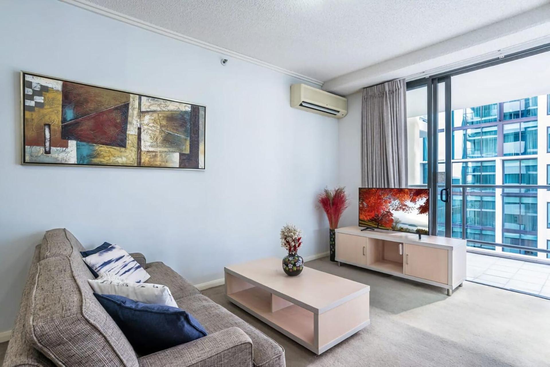 Skyline Sanctuary 1br With River Views