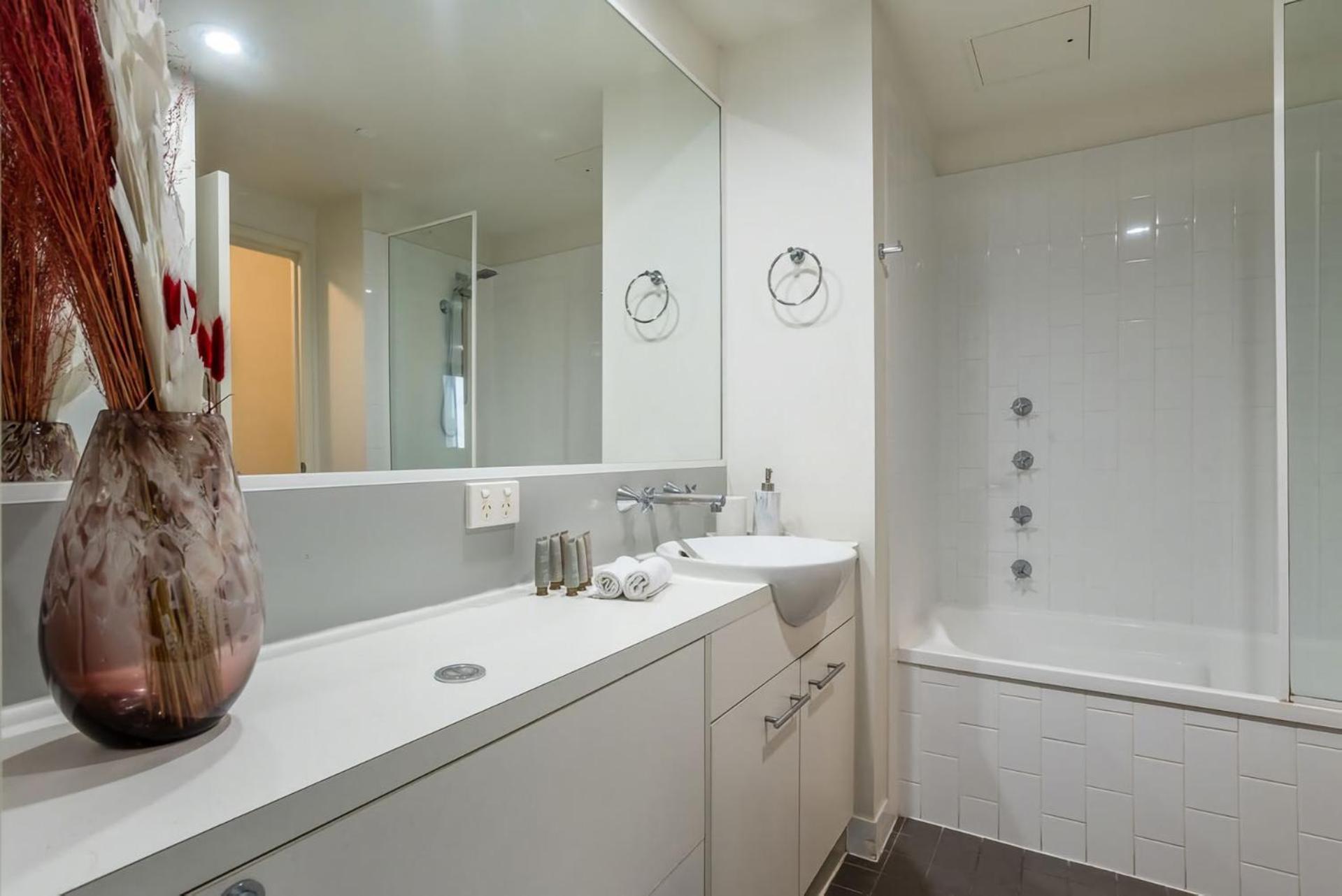 Skyline Sanctuary 1br With River Views Apartment Brisbane