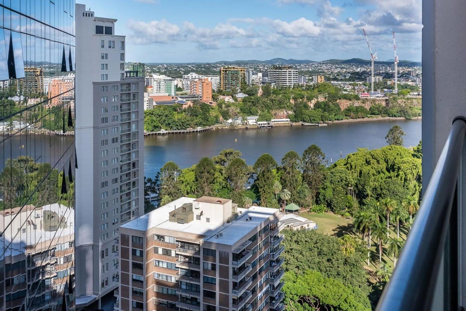 Skyline Sanctuary 1br With River Views