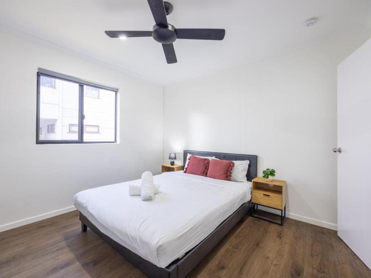 Holiday home Affordable 3b Unit Cbd Steps To River N Stadium *