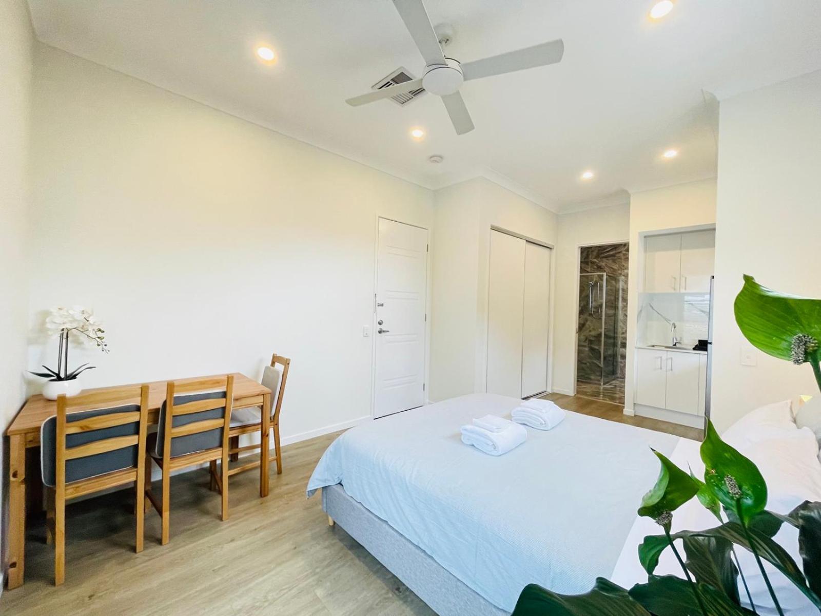 Guest house Independent With Onsuite And Small Kitchen