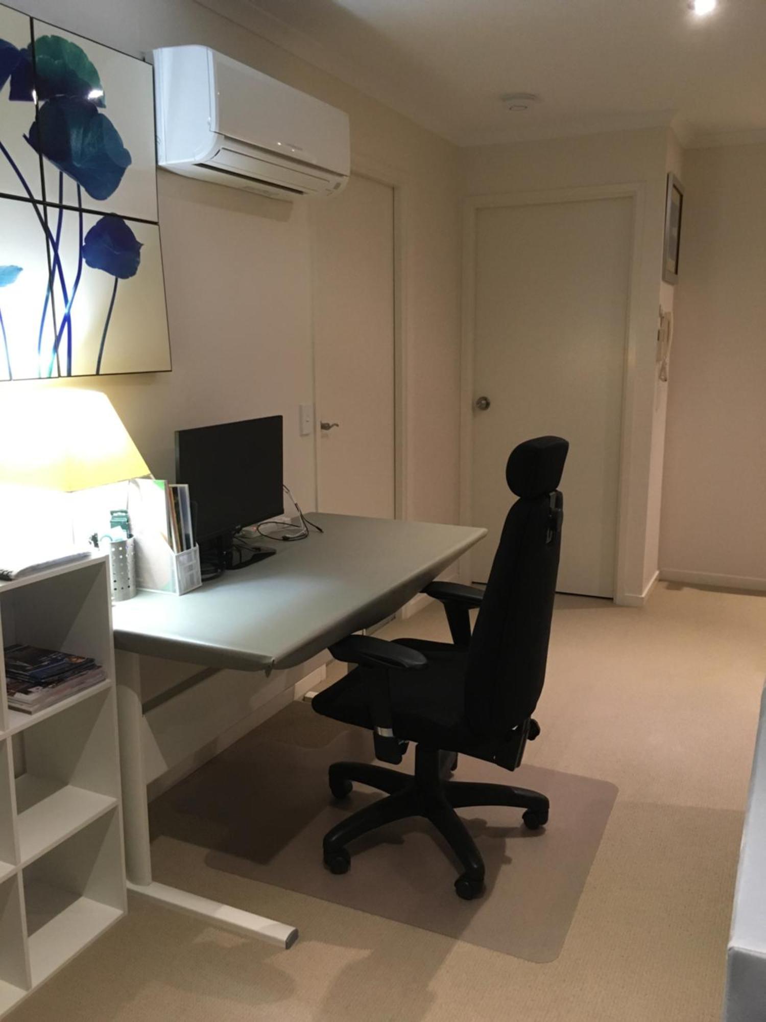 Merivale In South Two Beds Two Baths One Parking Apartment