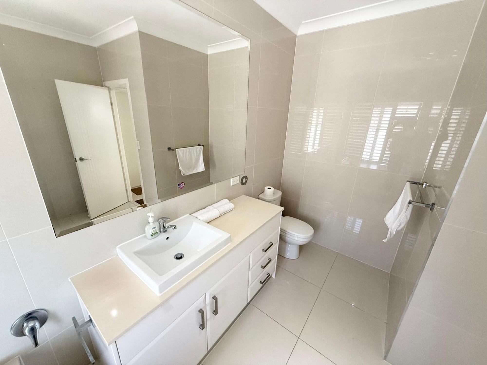2 Spacious With Shared Bathroom In Modern Sunnybank Brisbane