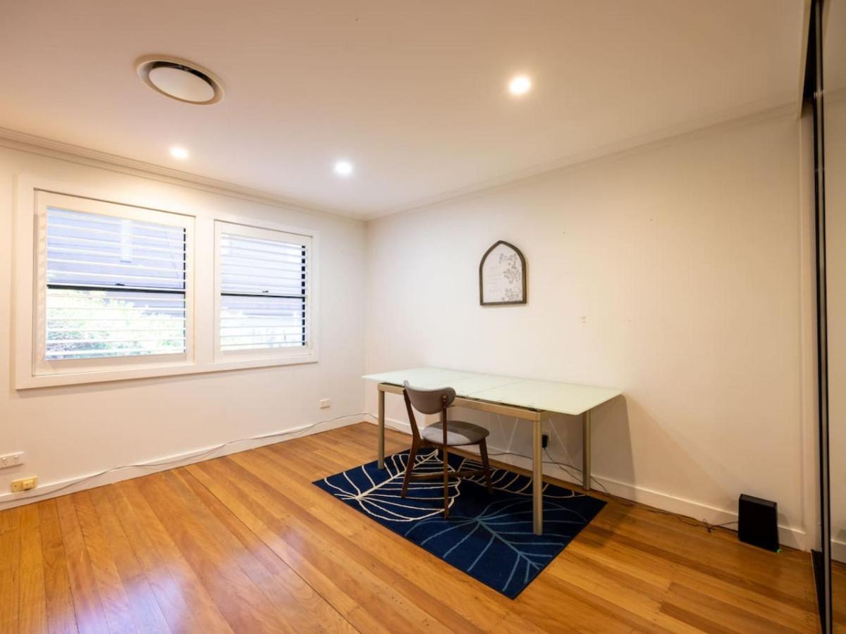 Holiday home Stunning View 5br With Balcony Near Malls Uni And Cbd *