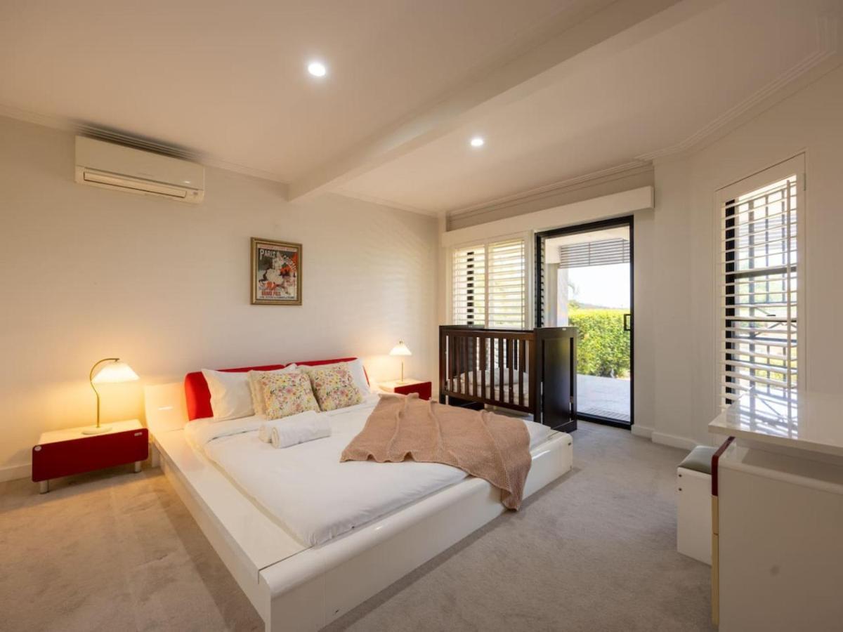 Stunning View 5br With Balcony Near Malls Uni And Cbd