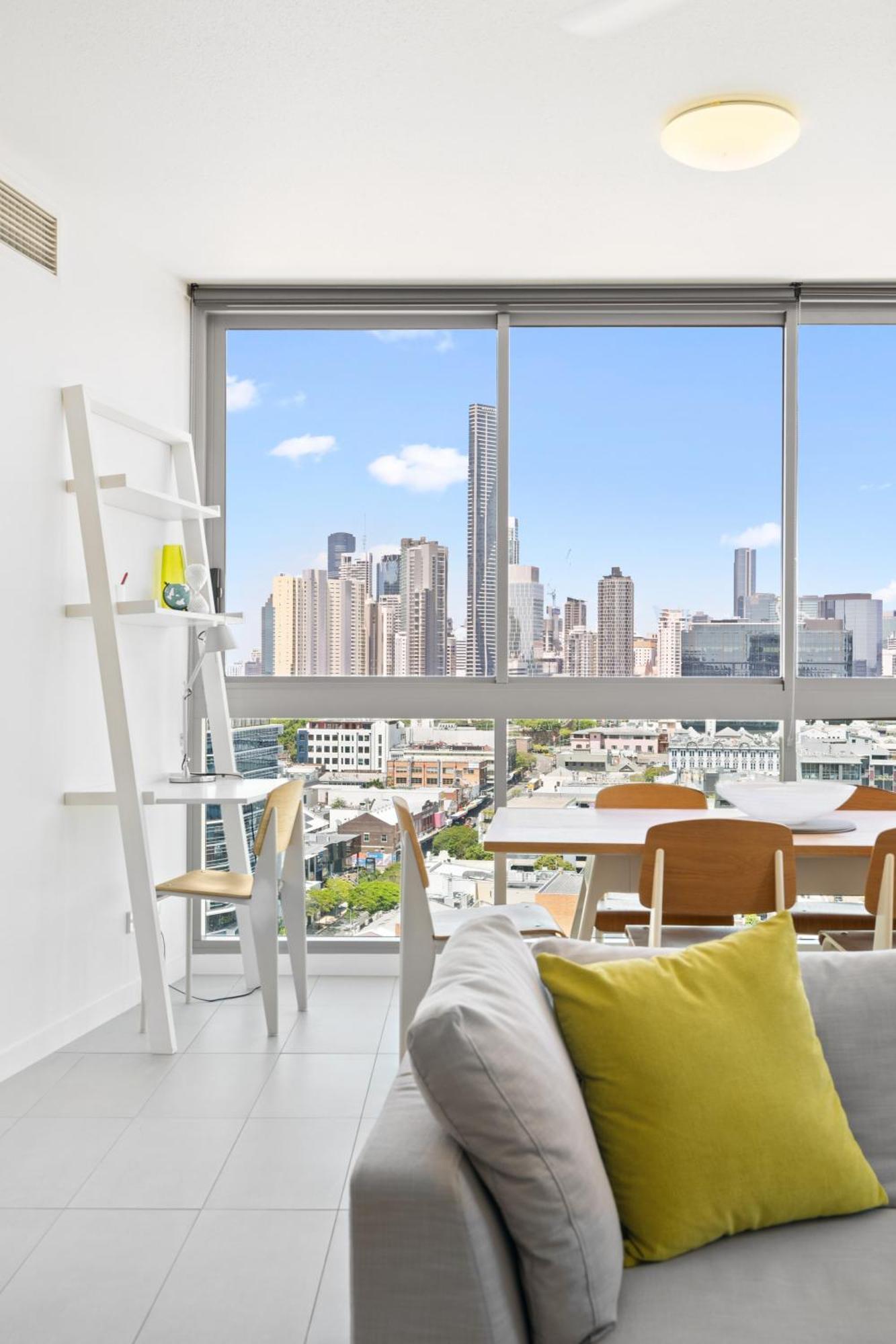 Elegant 2-bed With Rooftop Dining & Fabulous Views *