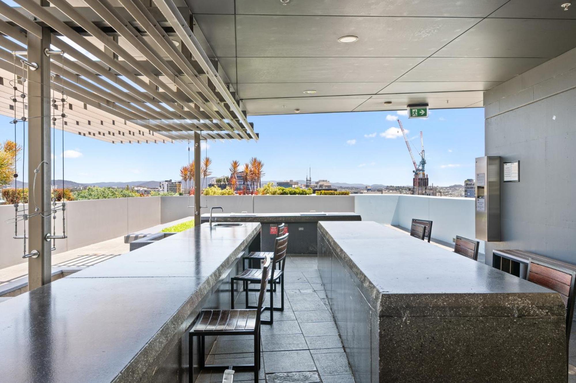 Elegant 2-bed With Rooftop Dining & Fabulous Views Apartment *