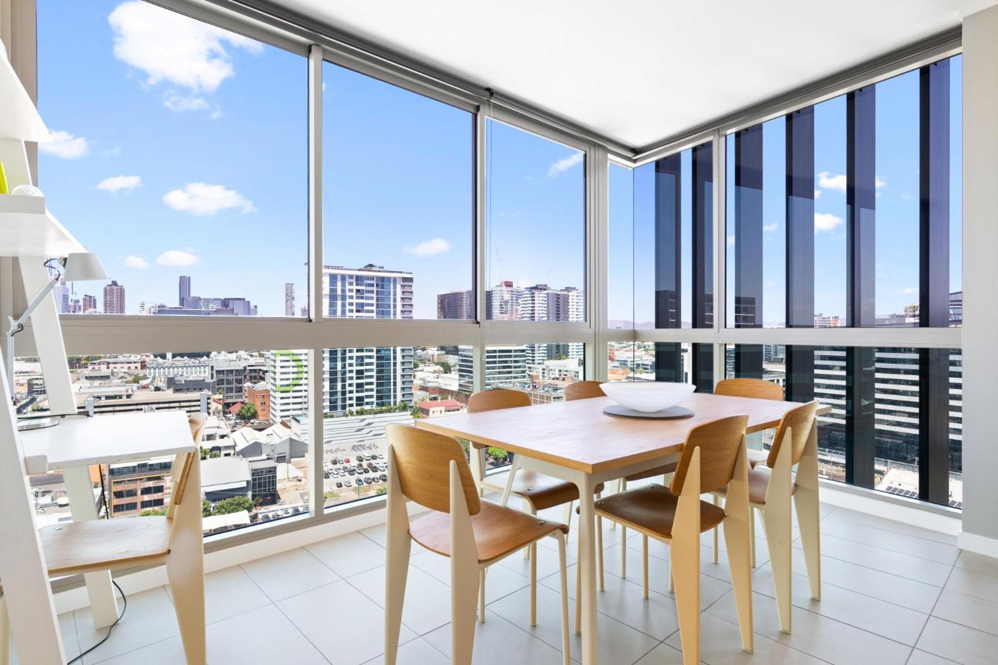 Elegant 2-bed With Rooftop Dining & Fabulous Views Apartment *