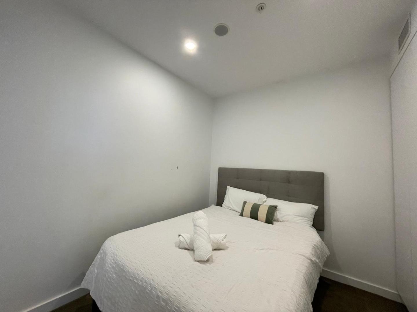 Cozy 2-bedroom With Spacious Balcony Apartment Brisbane