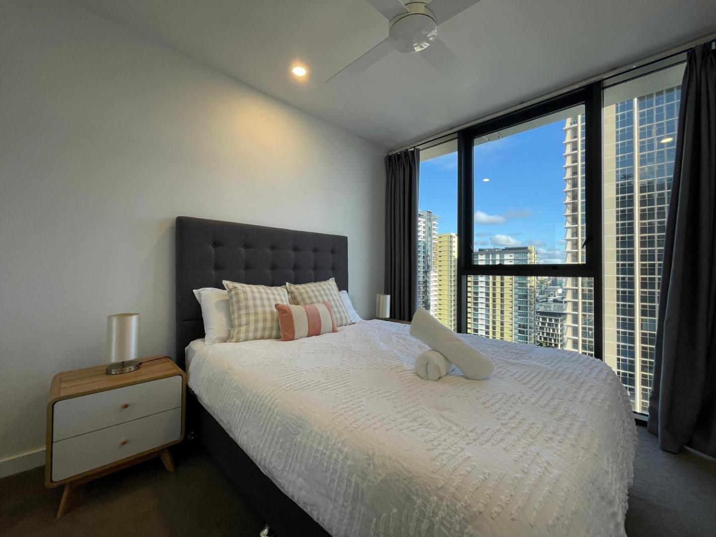Cozy 2-bedroom With Spacious Balcony Apartment Brisbane
