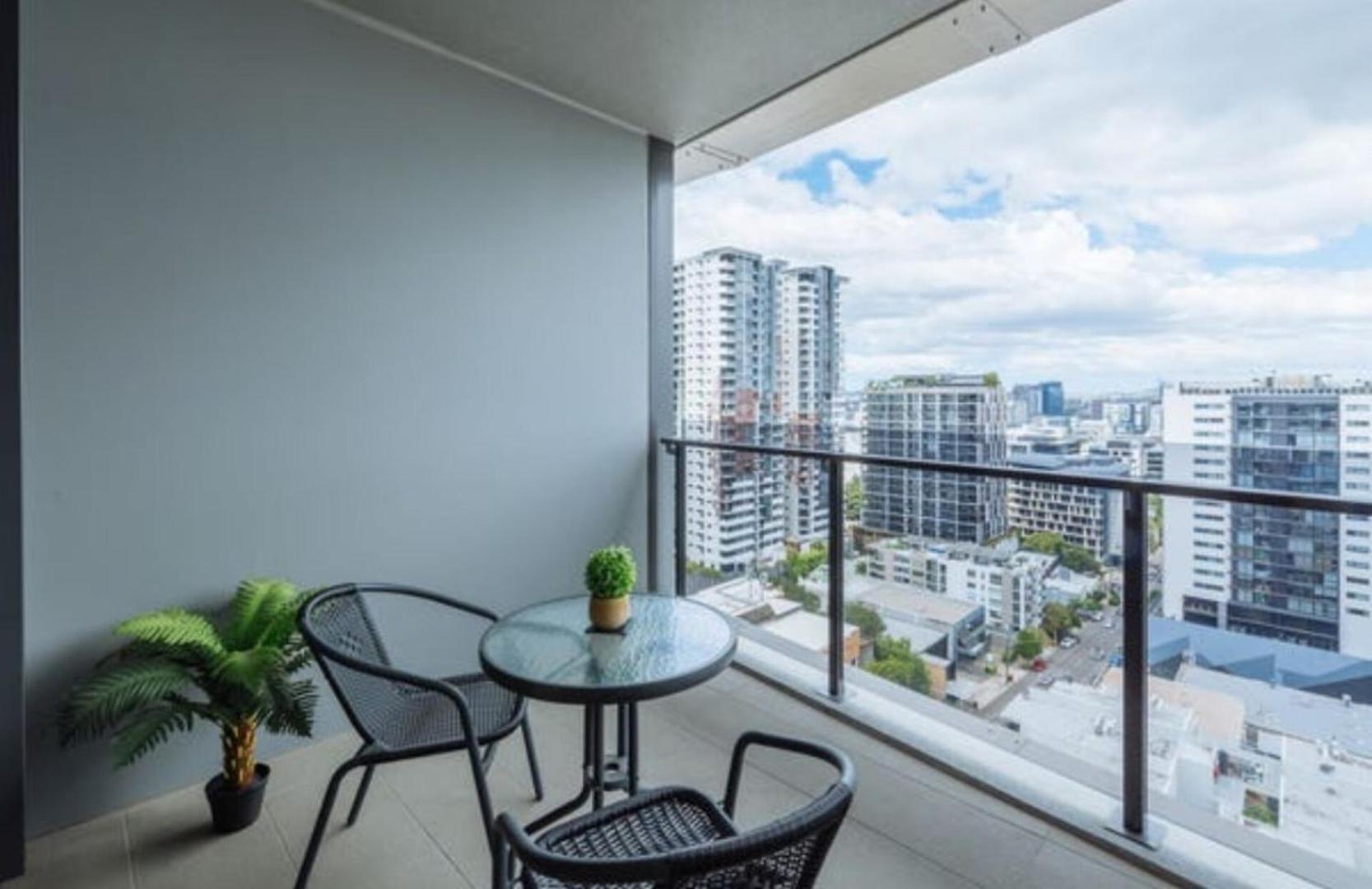 Apartment Cozy 2-bedroom With Spacious Balcony Brisbane