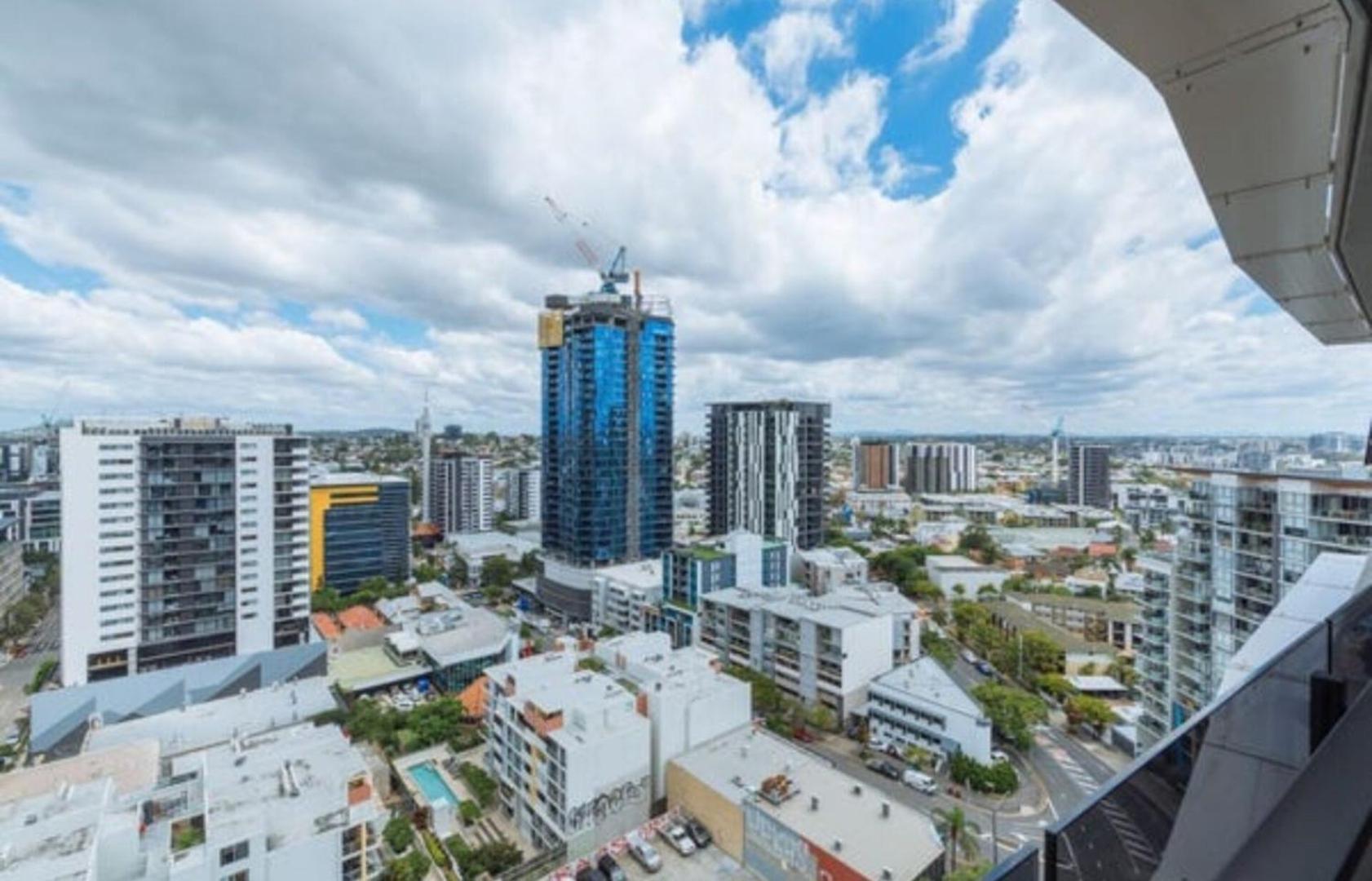 Cozy 2-bedroom With Spacious Balcony Brisbane