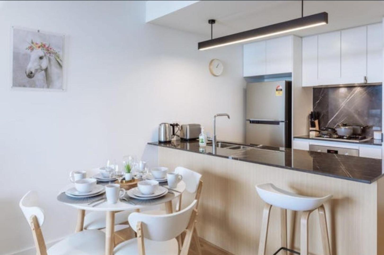 Apartment Cozy 2-bedroom With Spacious Balcony Brisbane