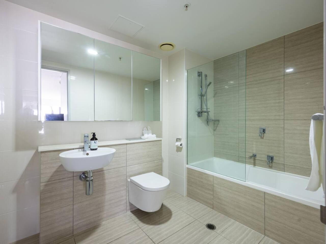 Stunning 2br Lights View Near Parks And Riverside Holiday home *