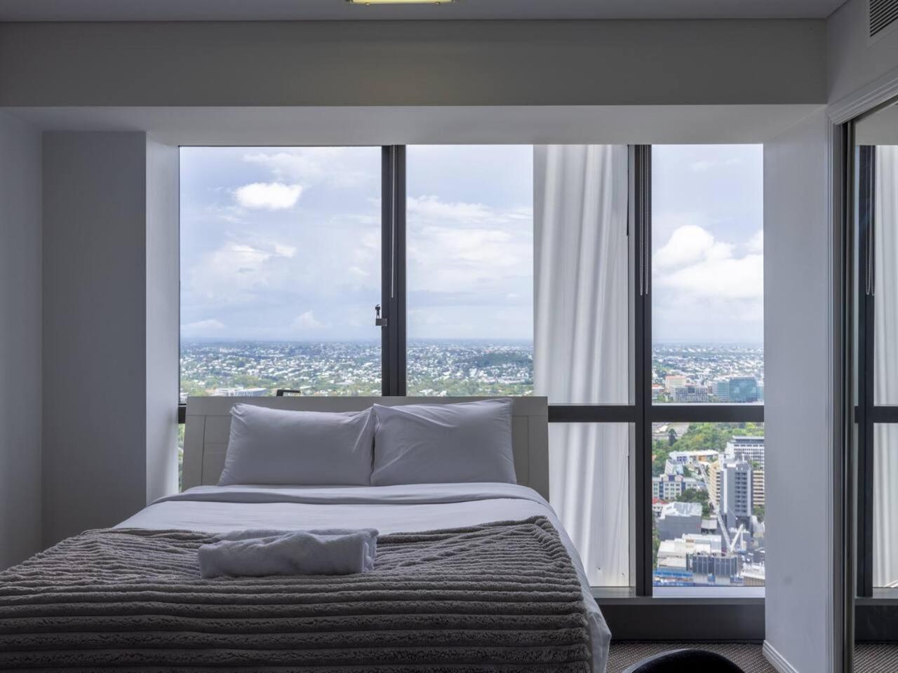 Stunning 2br Lights View Near Parks And Riverside