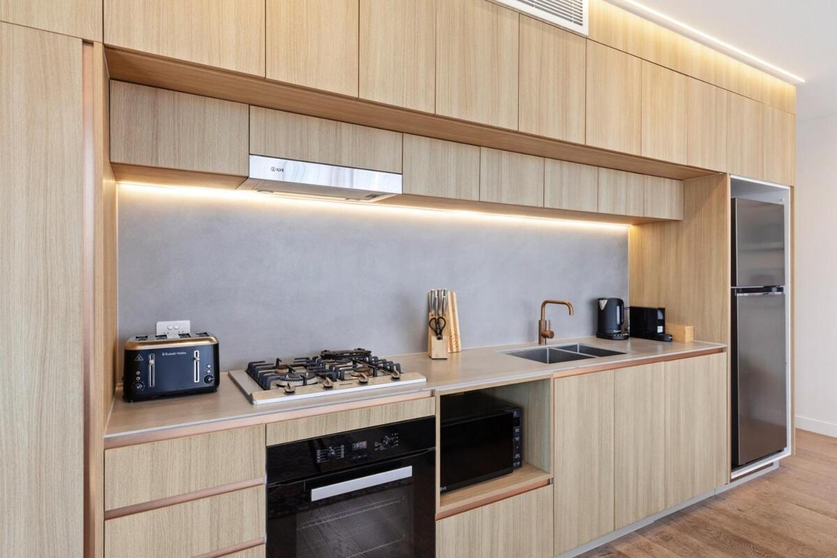 Lux Style Spacious 1 Bed Apt, Pool , Parking Apartment Brisbane