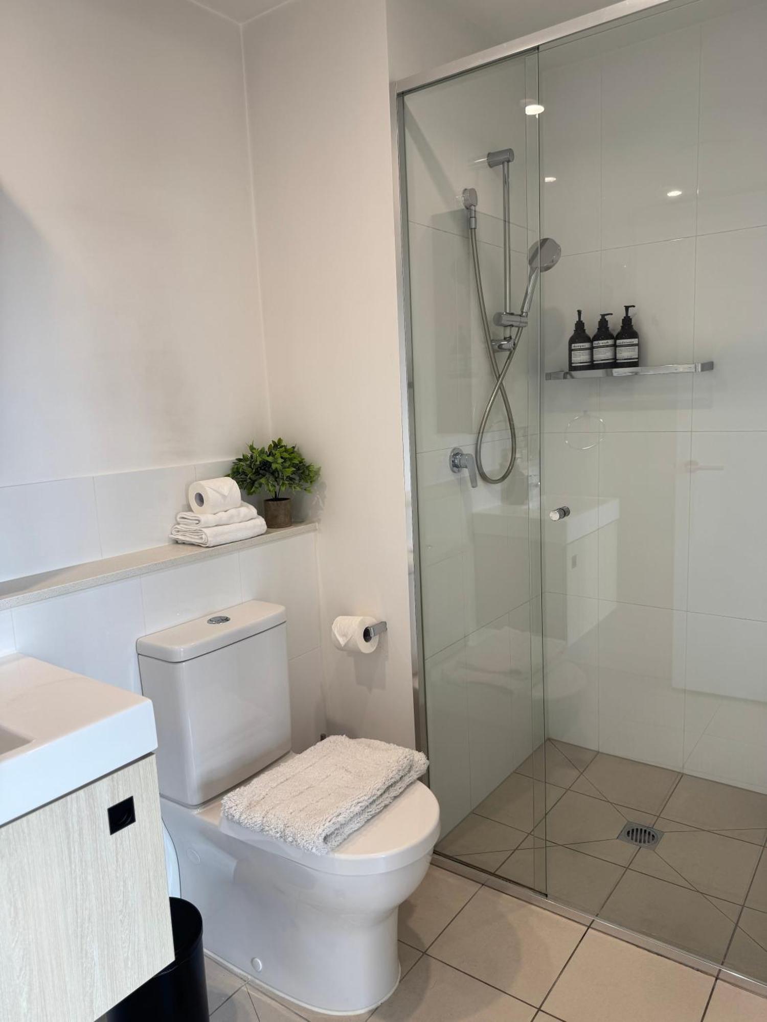 Luxury With View - Free Parking,pool,wifi Apartment Brisbane