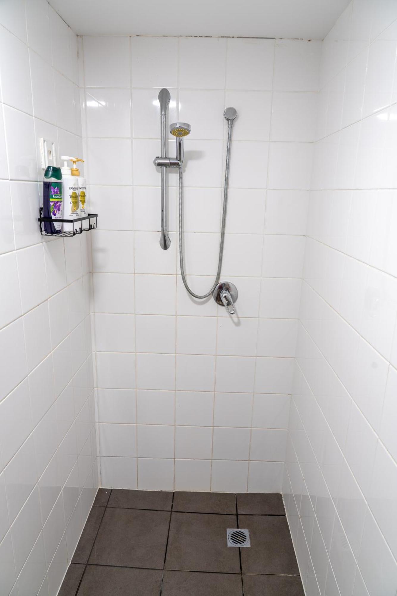 Hot Tub, Ice Bath, Gym, Sauna, Pool Table Coorparoo Haven Homestay Brisbane