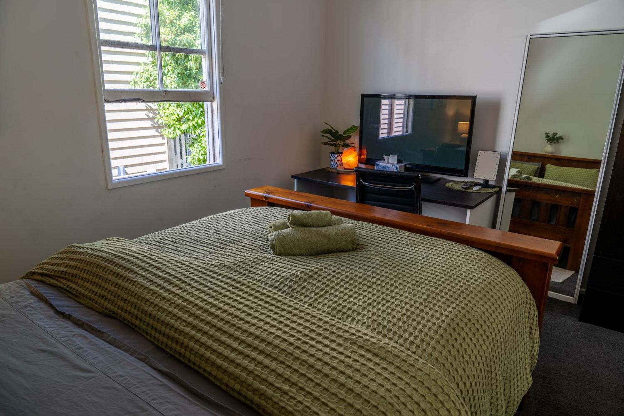 Hot Tub, Ice Bath, Gym, Sauna, Pool Table Coorparoo Haven Homestay Brisbane