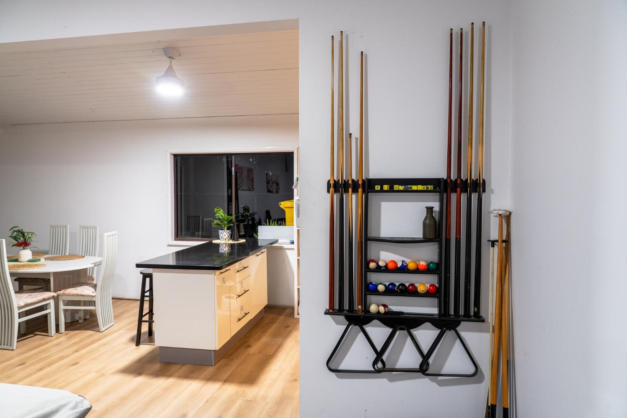 Hot Tub, Ice Bath, Gym, Sauna, Pool Table Coorparoo Haven Brisbane