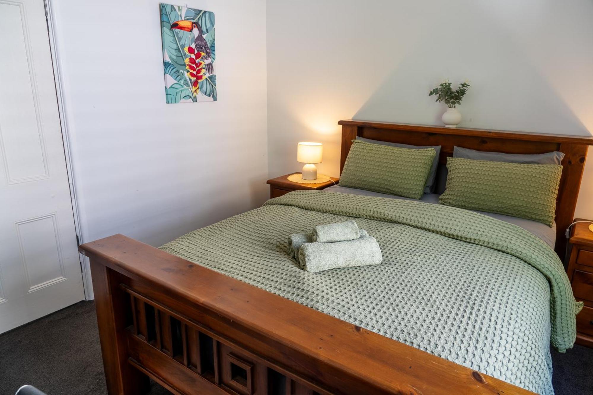 Hot Tub, Ice Bath, Gym, Sauna, Pool Table Coorparoo Haven