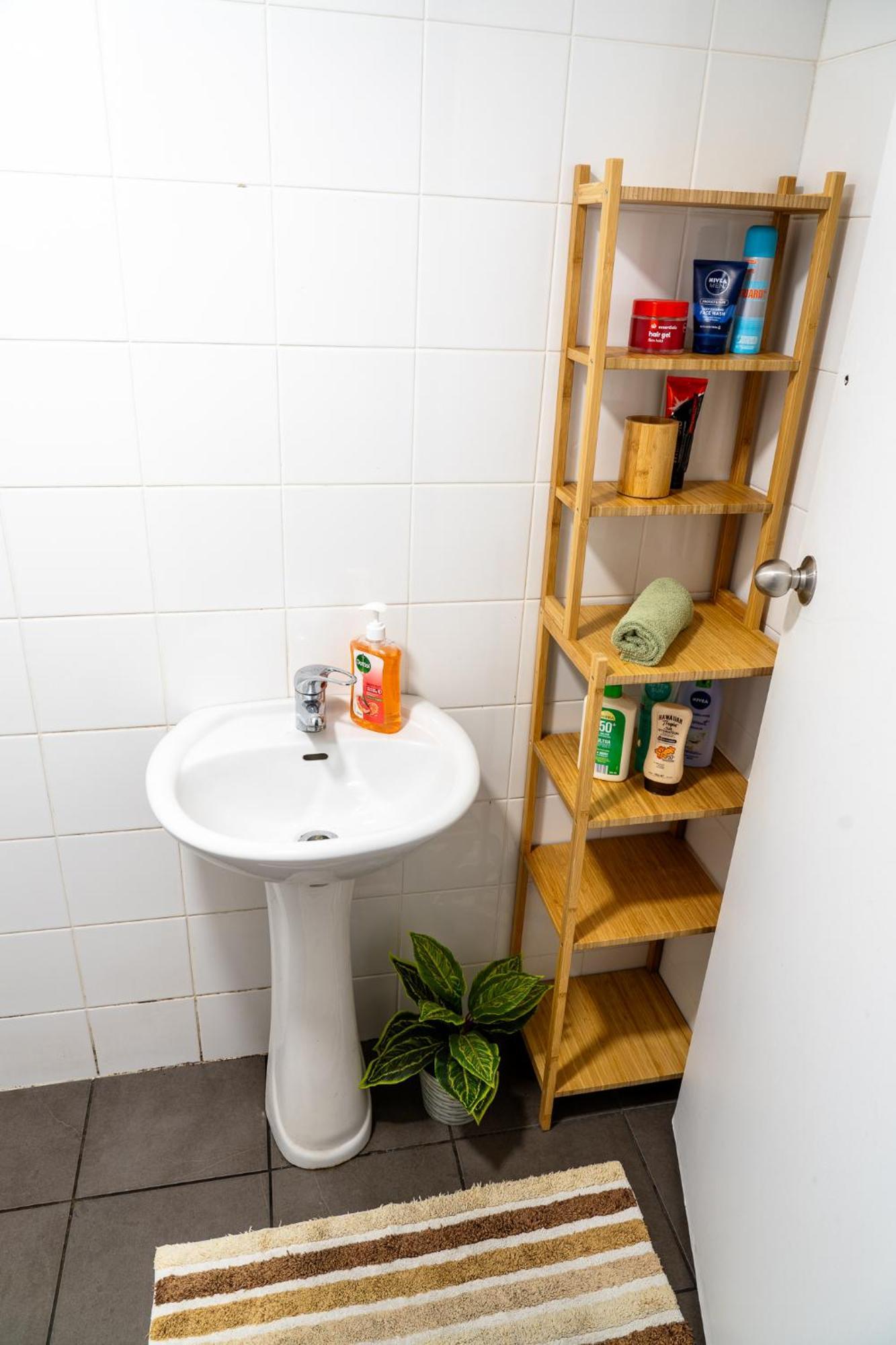 Homestay Hot Tub, Ice Bath, Gym, Sauna, Pool Table Coorparoo Haven *